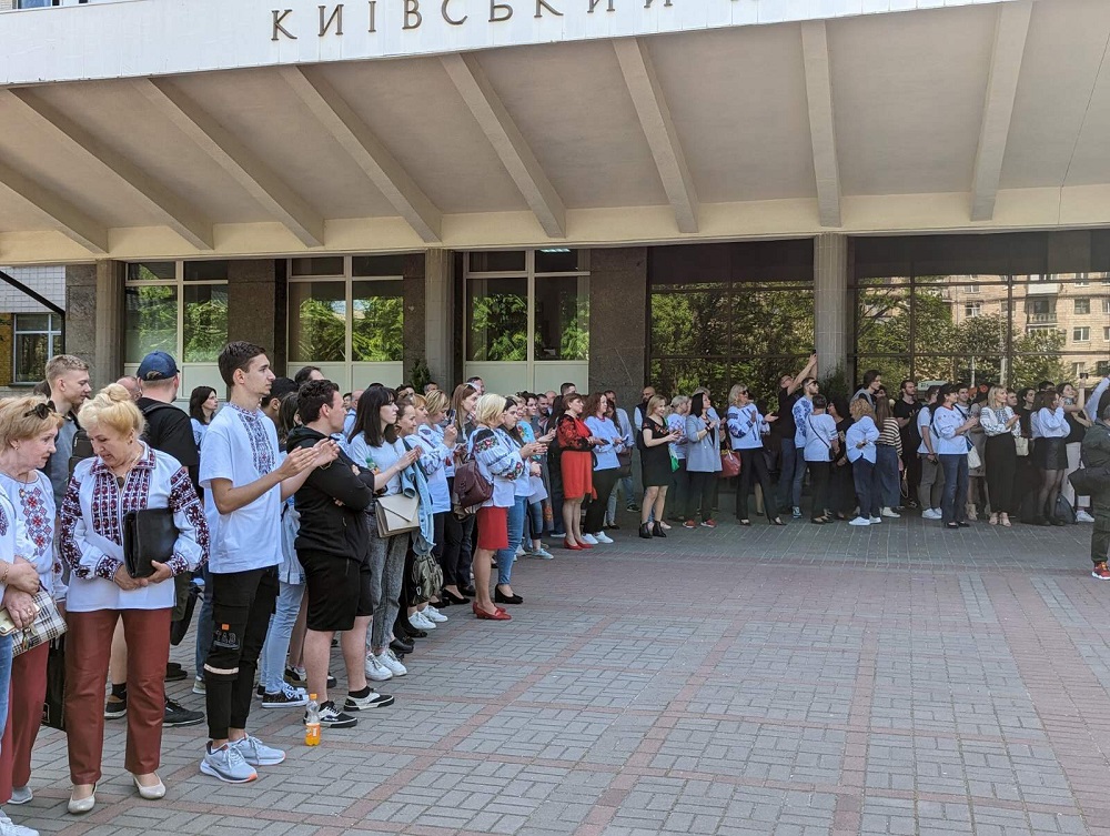 Викладачі і студенти ФІСЕ відзначили День Вишиванки